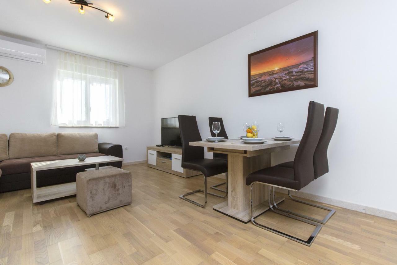 Apartmani Gabriella Vodice Exterior foto